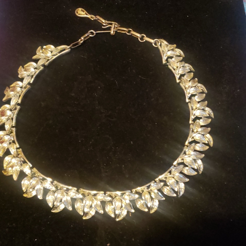 Lovely Vintage Gold Leaf Necklace